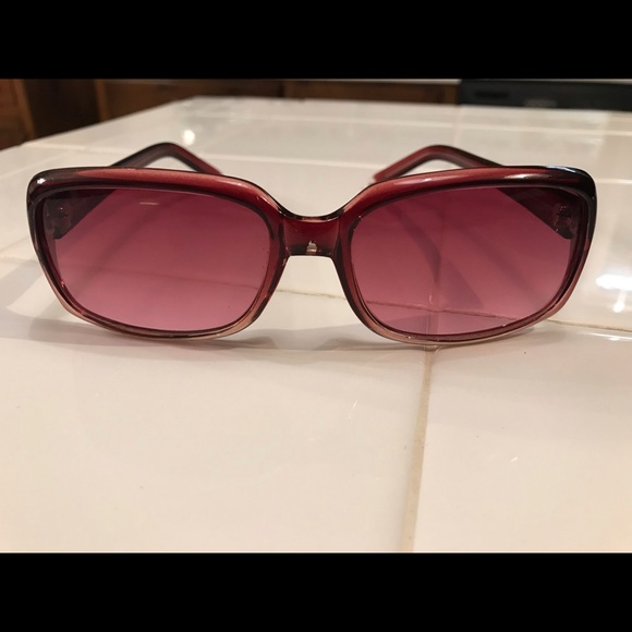 Daisy Fuentes Sunglasses - Picture 2 of 5